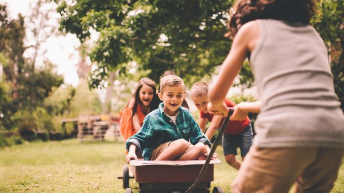 unexpected-ways-outdoor-play-can-benefit-your-kid-kidhours