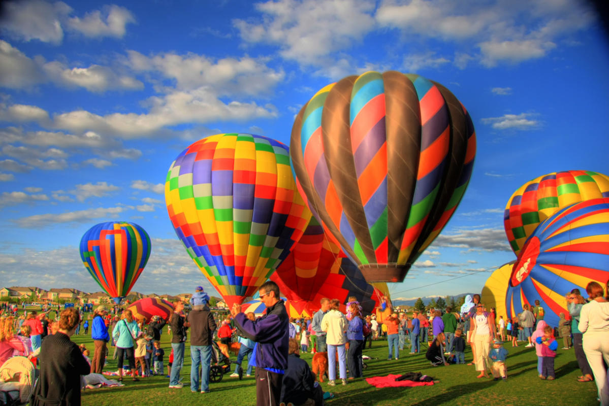 helium-balloons-in-air-kidhours