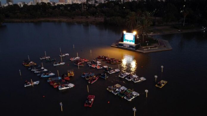 int-l-israel-opens-floating-cinema-for-coronavirus-safe-viewing-kidhours