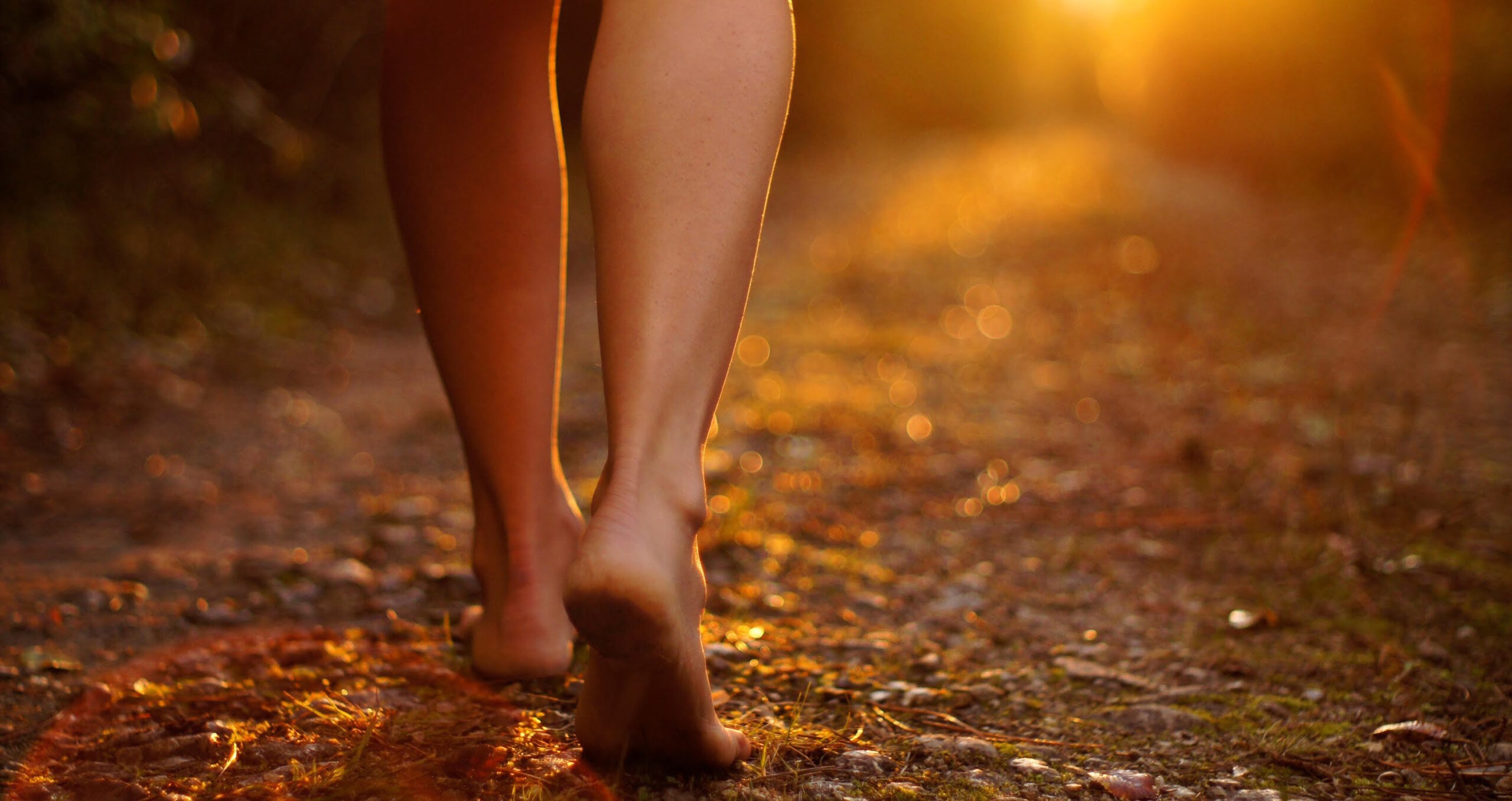 barefoot-walking-benefits-kidhours