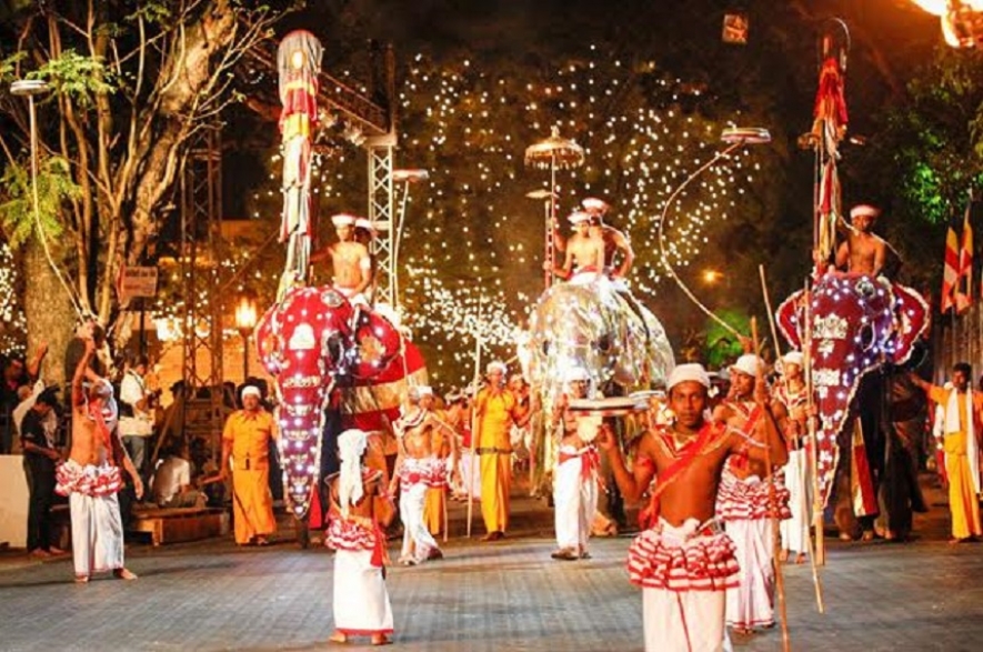 esala perahera