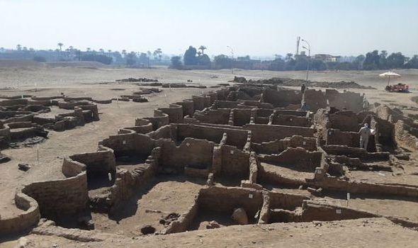 excavators-reveal-3-000-year-old-city-which-looks-left-as-if-it-were-yesterday-kidhours