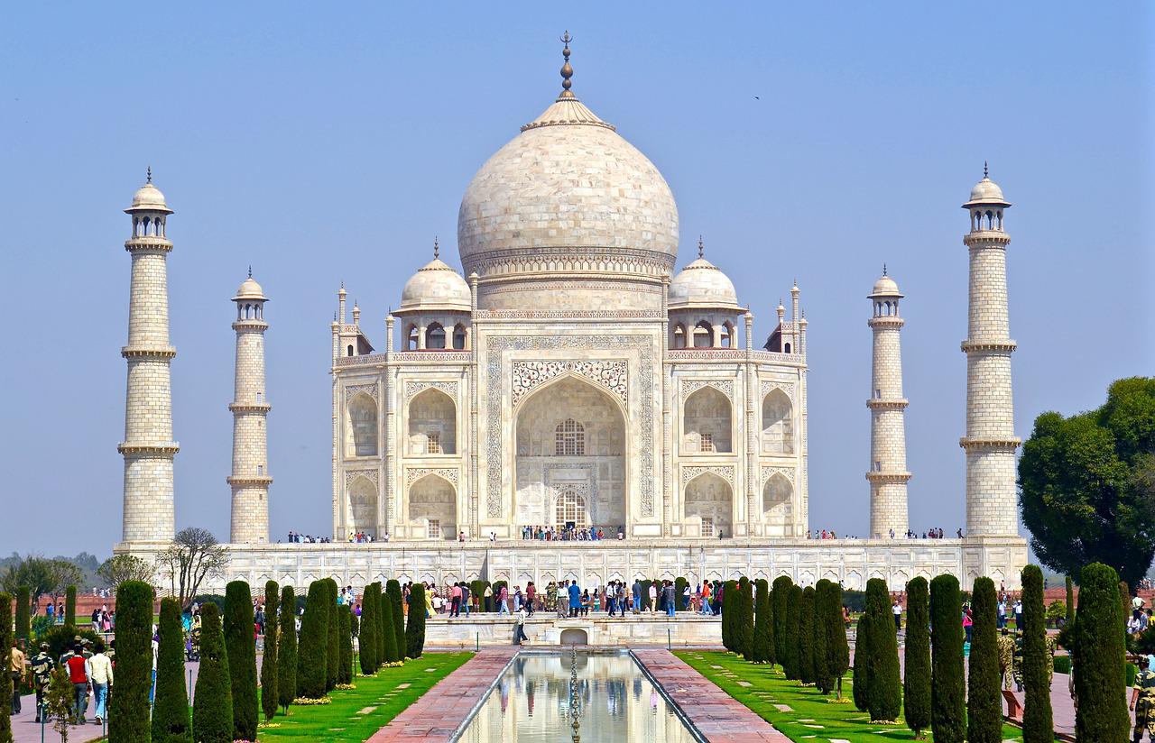 Taj Mahal Short Essay 